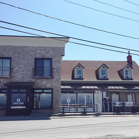 Hotel Auberge Chez Bass Sainte Anne-des-Chênes Exterior foto