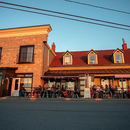 Hotel Auberge Chez Bass Sainte Anne-des-Chênes Exterior foto