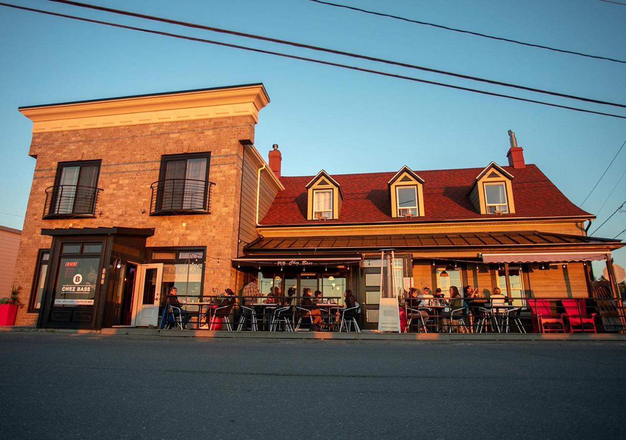 Hotel Auberge Chez Bass Sainte Anne-des-Chênes Exterior foto